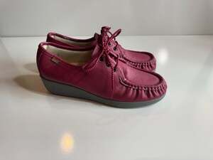 SAS Women's Bounce Lace Up Wedge Moccasin Cranberry Size 9 WW